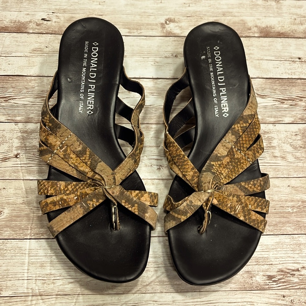 Donald J Pliner Cathe Wedge Sandals Snakeskin Print Size 8M Slip Free